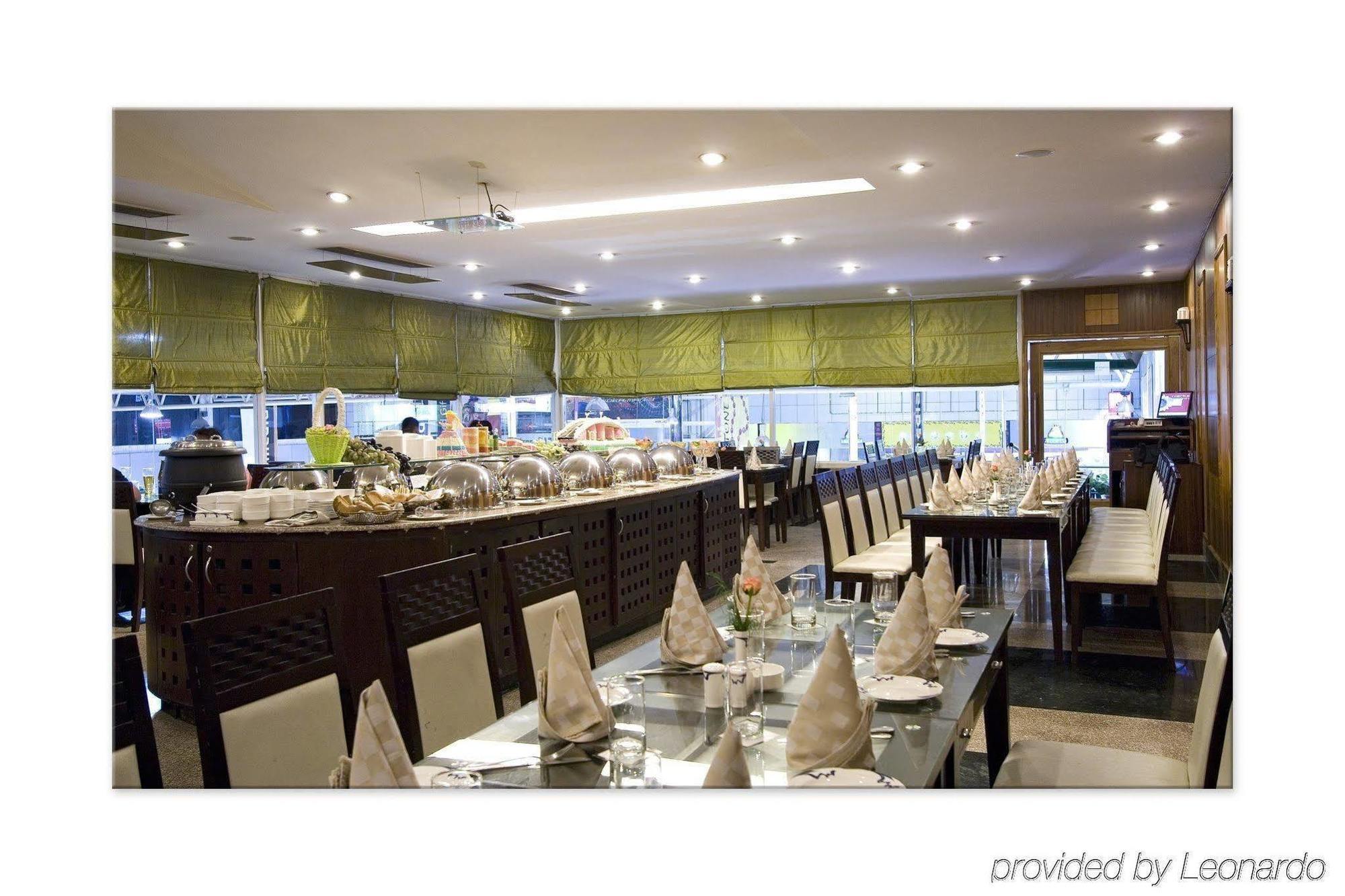 Clarks Inn, Pacific Mall Ghaziabad Restaurant foto